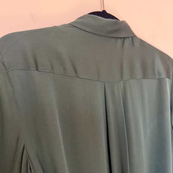 Quince Washable Stretch Silk Shirt Dress in Forest Green office luxury luxe feel - Picture 9 of 13